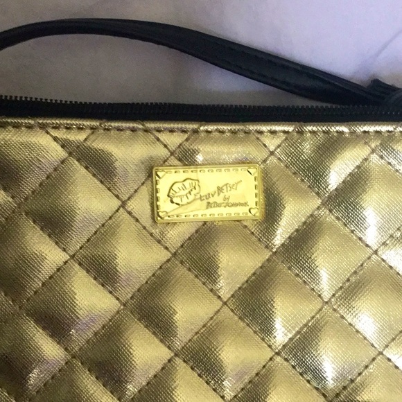 NWOT Betsey Johnson crossbody/wristlet - Picture 2 of 8